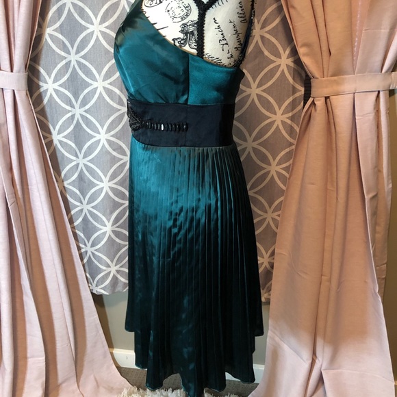 Guess emerald keyhole cocktail dress - Picture 2 of 9